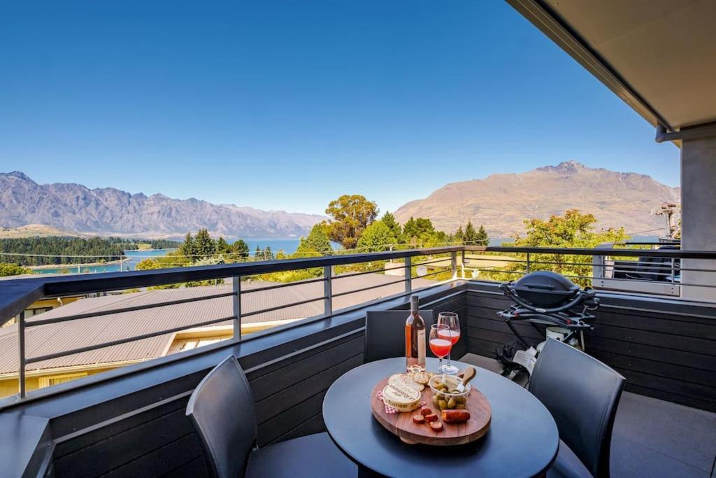 Toru - Eclectic Apartment With Delightful Lake Views Queenstown Extérieur photo