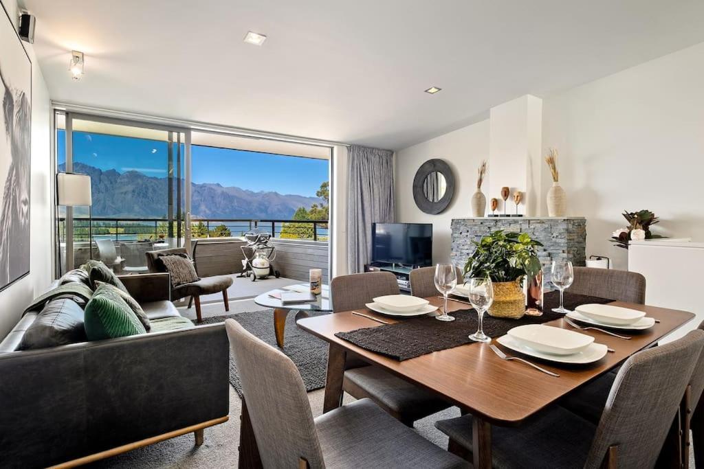 Toru - Eclectic Apartment With Delightful Lake Views Queenstown Extérieur photo